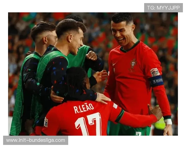 维蒂尼亚精彩远射破门 巴黎三大中场齐发威助力七球大胜